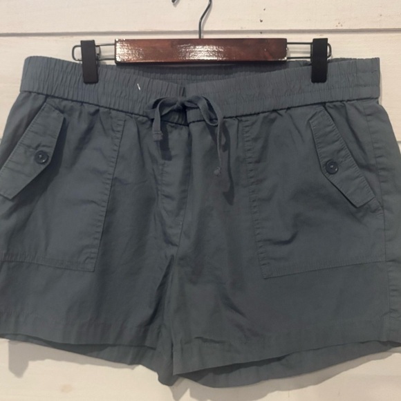 Loft Anne Taylor Dusty Blue Cargo
Shorts Size Medium . Great condition! - Picture 2 of 9